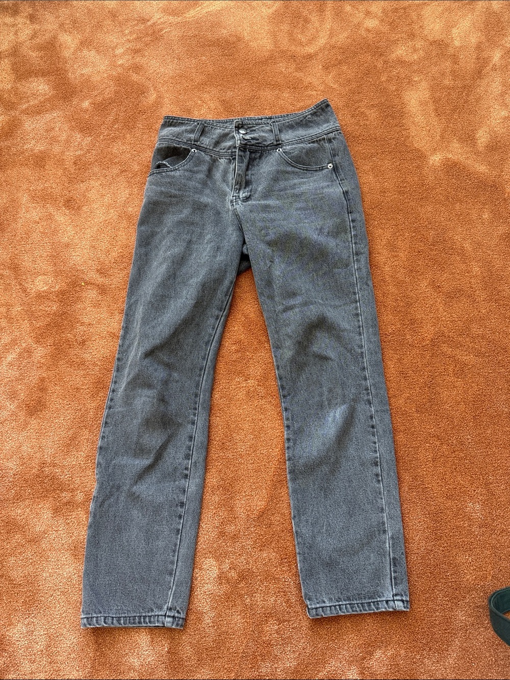 Women's Straight Leg High-Rise Jeans in Charcoal Gray